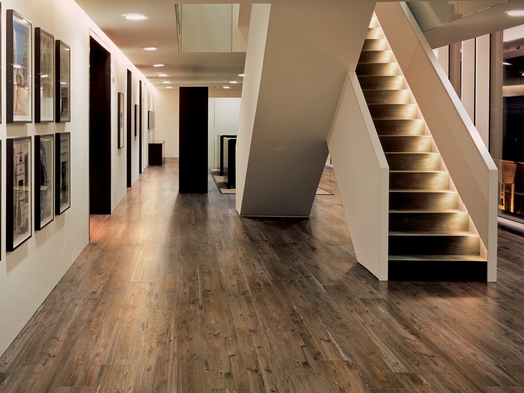 Piastrelle effetto legno antico in gres porcellanato barrique